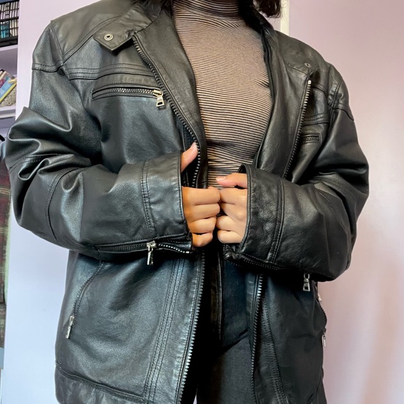 **SOLD** Black Oversized Leather Jacket - Picture 4 of 8